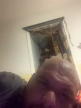 Snapshot of shakeweight chatting on 02-11-26, 06:51 shakeweight online show from 02-11-26, 06:51