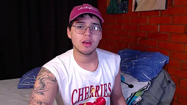 Snapshot of Danijungle chatting on 09-13-25, 01:33 Danijungle online show from 09-13-25, 01:33