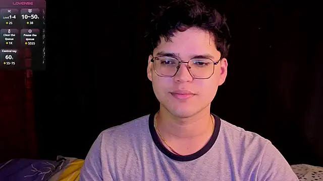 Snapshot of Danijungle chatting on 10-26-25, 12:00 Danijungle online show from 10-26-25, 12:00