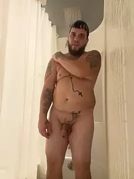 Snapshot of LuisBellaco chatting on 10-28-25, 03:54 LuisBellaco online show from 10-28-25, 03:54