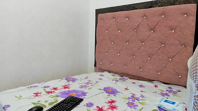 Snapshot of AndreaSweet2 chatting on 06-20-26, 03:26 AndreaSweet2 online show from 06-20-26, 03:26