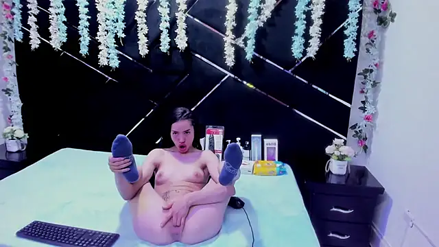 Nanis James online show from 02-12-26, 03:23