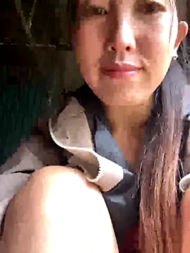 Huong-Ly online show from 10-27-25, 08:40