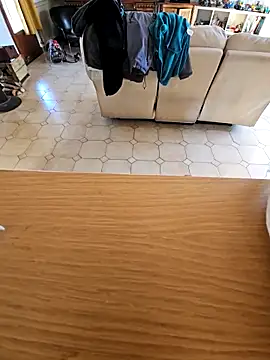 Snapshot of Stingles chatting on 10-12-25, 09:19 Stingles online show from 10-12-25, 09:19