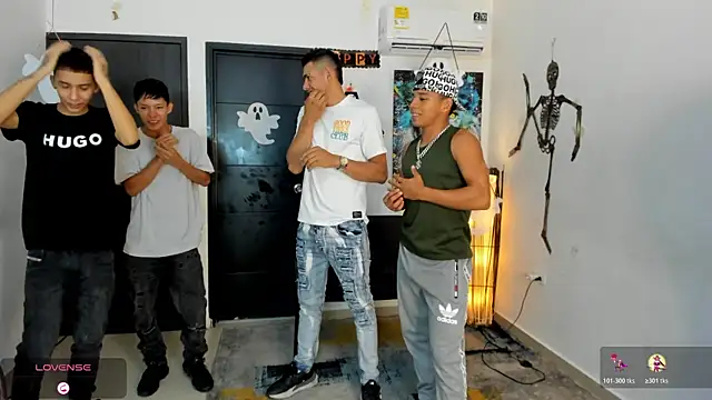 Snapshot of Playhardsex_ chatting on 10-28-25, 11:18 Playhardsex online show from 10-28-25, 11:18