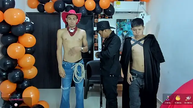 Snapshot of Playhardsex_ chatting on 10-29-25, 11:06 Playhardsex online show from 10-29-25, 11:06