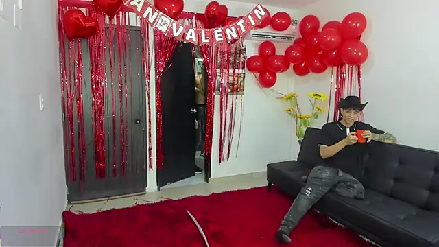 Snapshot of Playhardsex_ chatting on 02-10-26, 10:58 Playhardsex online show from 02-10-26, 10:58