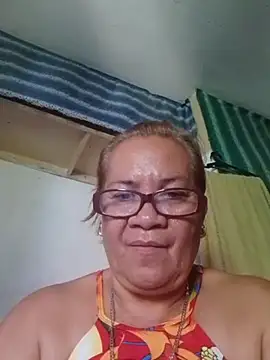 Snapshot of vickyhot1966 chatting on 06-17-26, 05:32 vickyhot1966 online show from 06-17-26, 05:32