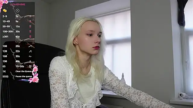 Laura Chaplin online show from 03-28-26, 06:24