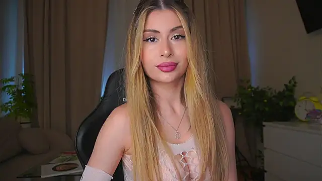Snapshot of GeorginaHarn chatting on 05-22-26, 08:10 GeorginaHarn online show from 05-22-26, 08:10