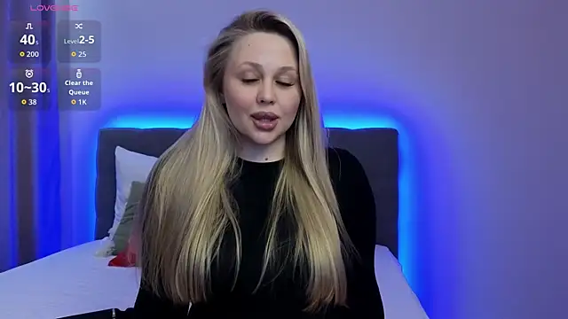 Estella Elwood online show from 10-18-25, 04:30