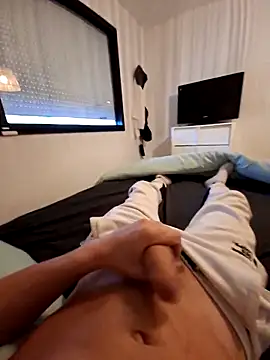 Yoaannn online show from 10-28-25, 03:47