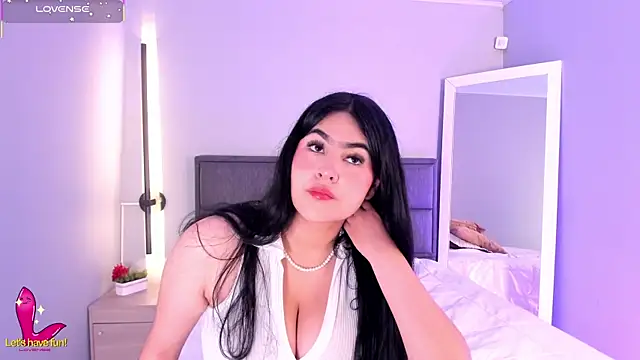 Emma  clark  online show from 11-08-25, 12:27