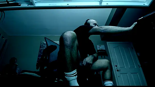 Snapshot of LeeCox chatting on 02-04-25, 07:18 LeeCox online show from 02-04-25, 07:18