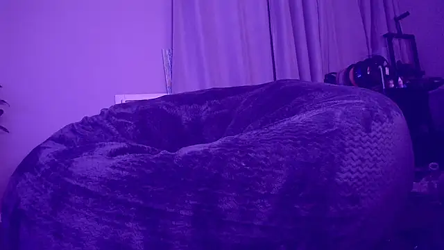 Snapshot of LeeCox chatting on 02-11-25, 02:24 LeeCox online show from 02-11-25, 02:24