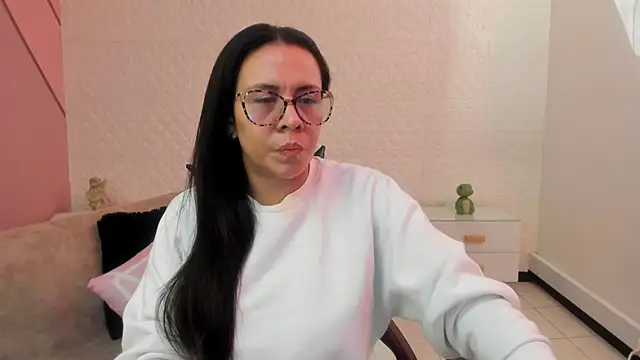 Snapshot of Eva_mermaid chatting on 04-26-26, 02:04 Eva mermaid online show from 04-26-26, 02:04