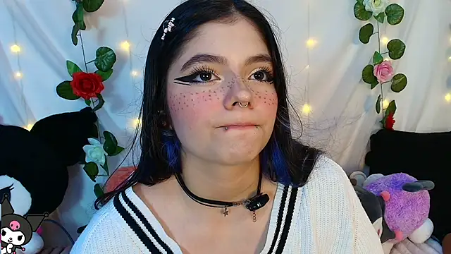 Snapshot of cutee_andrea chatting on 05-19-26, 01:56 cutee andrea online show from 05-19-26, 01:56