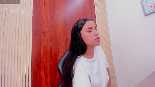 Snapshot of KhateAndersson chatting on 01-07-26, 08:22 KhateAndersson online show from 01-07-26, 08:22