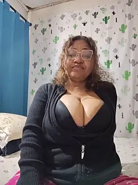 Snapshot of Avannay chatting on 05-31-26, 01:14 Avannay online show from 05-31-26, 01:14