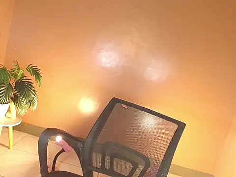 Snapshot of seductivehugecumontopx chatting on 11-12-25, 10:04 seductivehugecumontopx online show from 11-12-25, 10:04