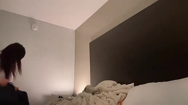 ValentinaPlays online show from 04-15-26, 02:35