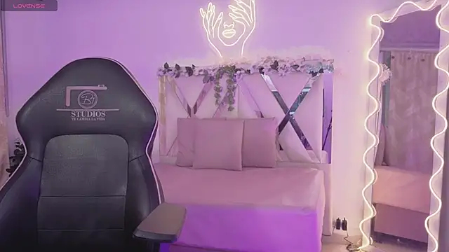 ZURY TAY online show from 04-17-26, 11:57