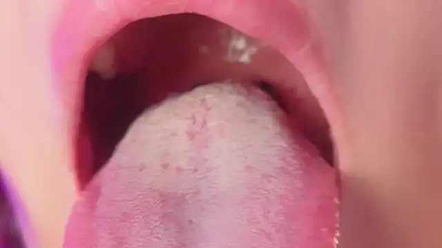 Snapshot of heiley_moon chatting on 09-28-25, 12:10 heiley moon online show from 09-28-25, 12:10