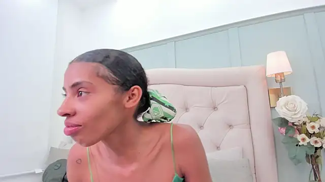 sarah ashbourne online show from 12-16-25, 02:55