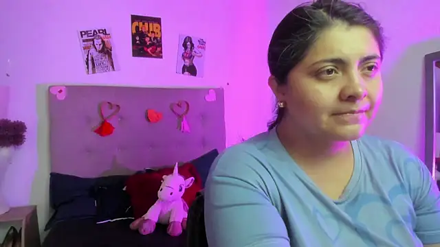 Snapshot of TifanyAmazinng chatting on 02-12-26, 12:33 TifanyAmazinng online show from 02-12-26, 12:33