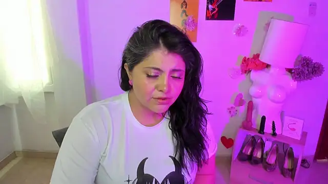 TifanyAmazinng online show from 04-10-26, 02:33