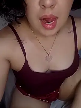 Snapshot of Silkenfeet21 chatting on 03-11-26, 02:39 Silkenfeet21 online show from 03-11-26, 02:39