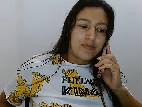 Snapshot of SarahFriendly chatting on 07-21-26, 11:23 SarahFriendly online show from 07-21-26, 11:23