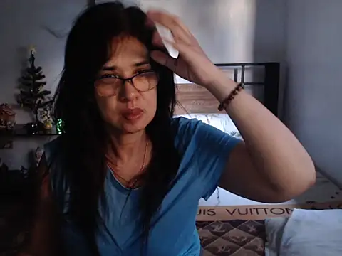 Snapshot of Prettysweetmum chatting on 05-01-26, 10:25 Prettysweetmum online show from 05-01-26, 10:25