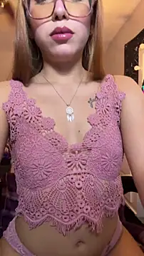 Snapshot of ZeziGamingg chatting on 06-21-26, 03:20 ZeziGamingg online show from 06-21-26, 03:20