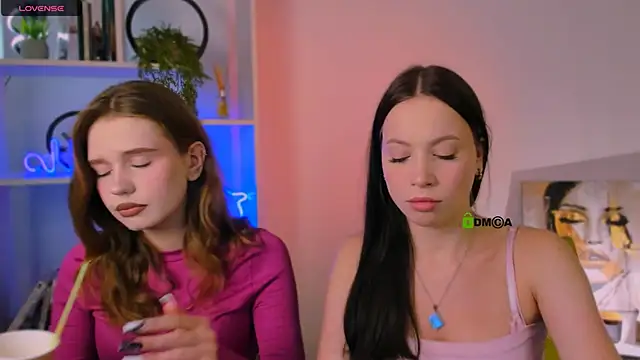 Snapshot of amanda-miki chatting on 09-26-25, 07:18 amanda-miki online show from 09-26-25, 07:18