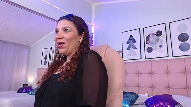 Snapshot of Serena_Houstonn chatting on 04-20-26, 10:51 Serena Houstonn online show from 04-20-26, 10:51