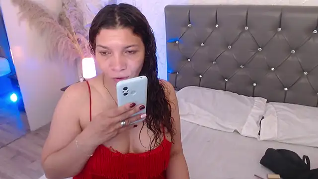 Snapshot of Serena_Houstonn chatting on 05-12-26, 10:34 Serena Houstonn online show from 05-12-26, 10:34