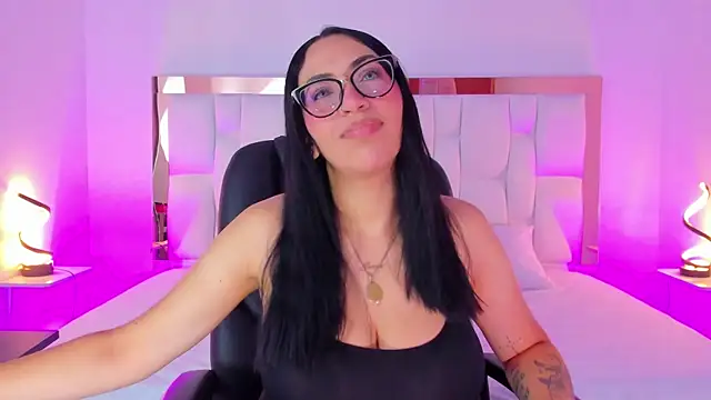 Snapshot of Camille_Juicy chatting on 09-12-25, 12:38 Camille Juicy online show from 09-12-25, 12:38