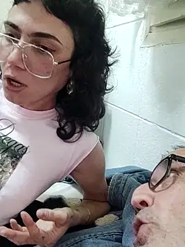 Snapshot of Txacas chatting on 10-04-25, 01:03 Txacas online show from 10-04-25, 01:03