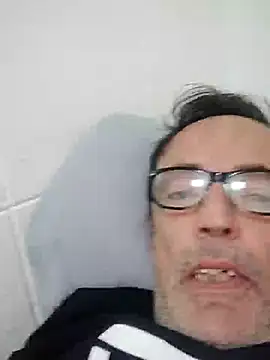 Snapshot of Txacas chatting on 10-17-25, 11:51 Txacas online show from 10-17-25, 11:51