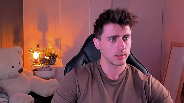 Oscar Miller  online show from 10-24-25, 09:22