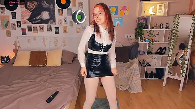 Snapshot of VedaSchulz chatting on 02-07-26, 06:11 VedaSchulz online show from 02-07-26, 06:11