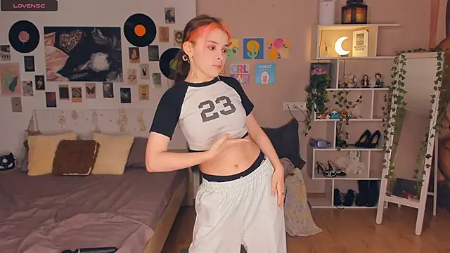 Snapshot of VedaSchulz chatting on 02-11-26, 06:46 VedaSchulz online show from 02-11-26, 06:46