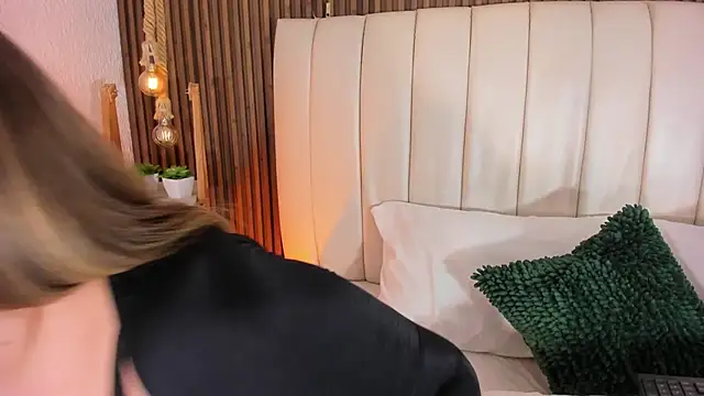 MiaVixen  online show from 01-07-26, 11:07