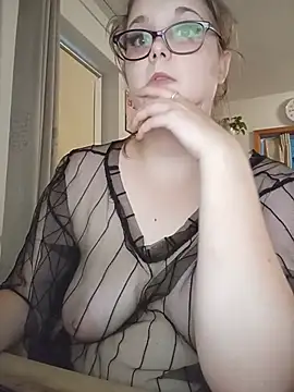 Snapshot of LioEst@xh chatting on 06-25-26, 07:07 LioEstxh online show from 06-25-26, 07:07