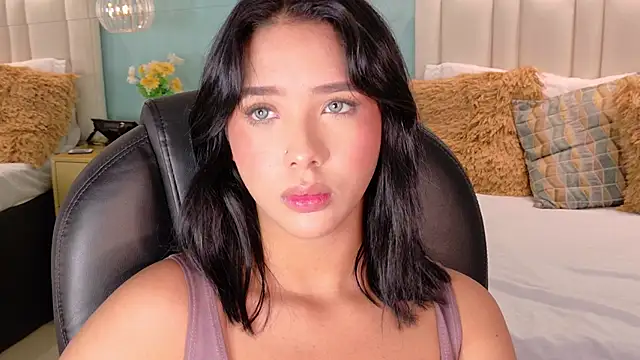 HilaryQueen online show from 01-15-26, 02:32