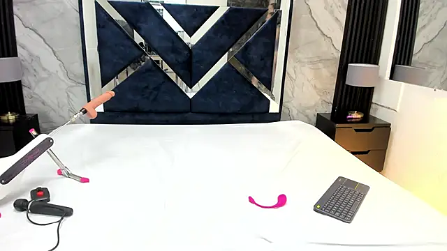 Snapshot of VioletRose_as chatting on 05-16-26, 08:07 VioletRose as online show from 05-16-26, 08:07