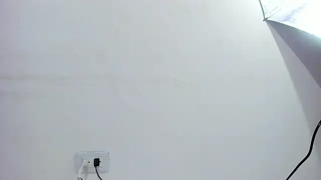 Annie switt online show from 12-19-25, 04:52