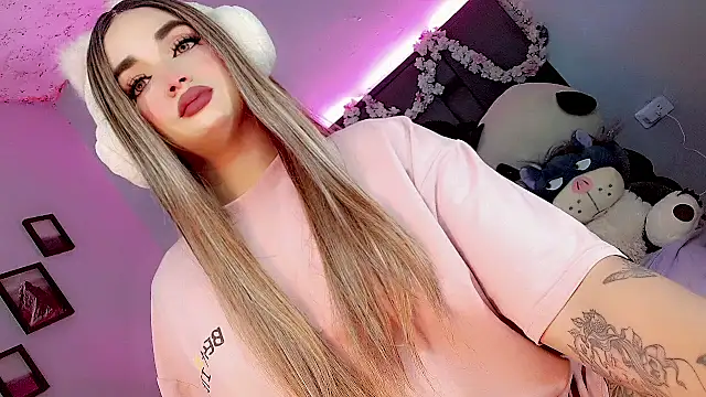 Snapshot of kattie_Sweet_ chatting on 10-18-25, 01:08 kattie Sweet  online show from 10-18-25, 01:08