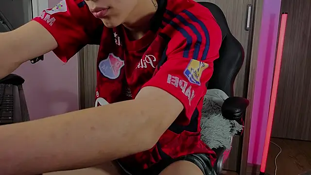 Snapshot of thomas__brandd1 chatting on 09-15-25, 10:26 thomas brandd1 online show from 09-15-25, 10:26